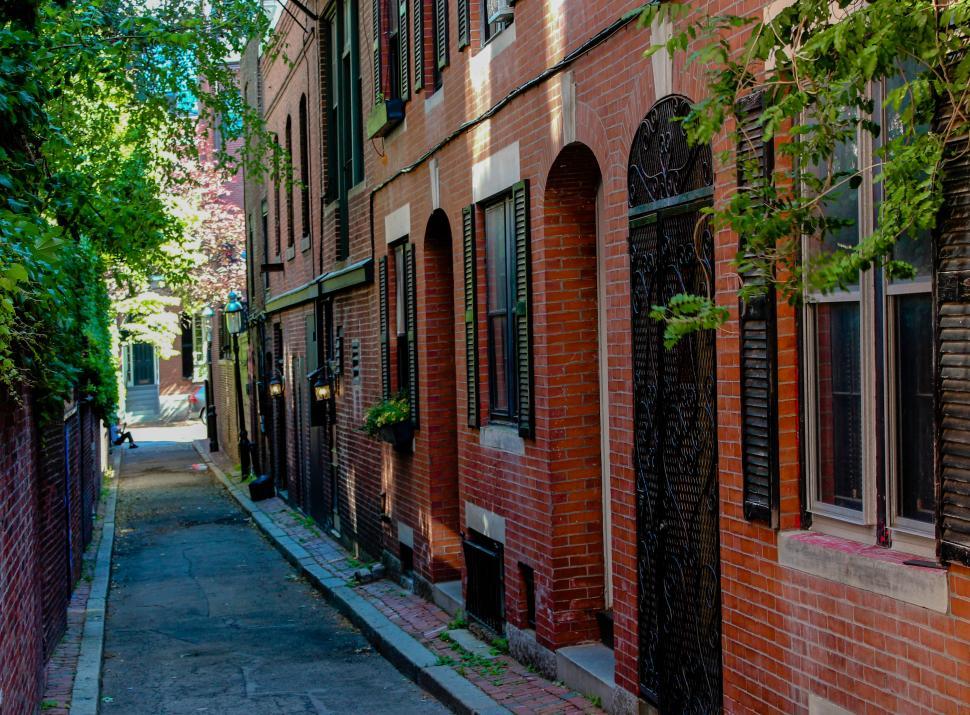 Free Image of Alley City Street Free Stock Photo 