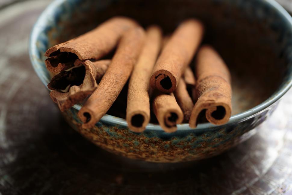 Free Image of A bowl of cinnamon sticks 