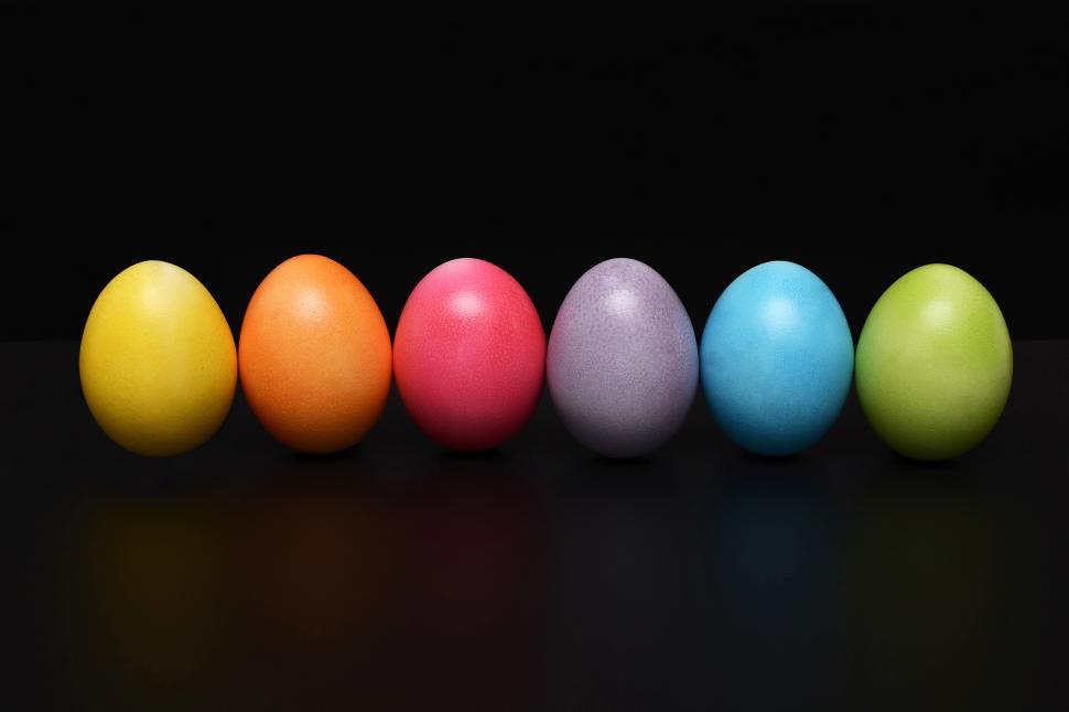 Free Image of A row of colorful eggs 