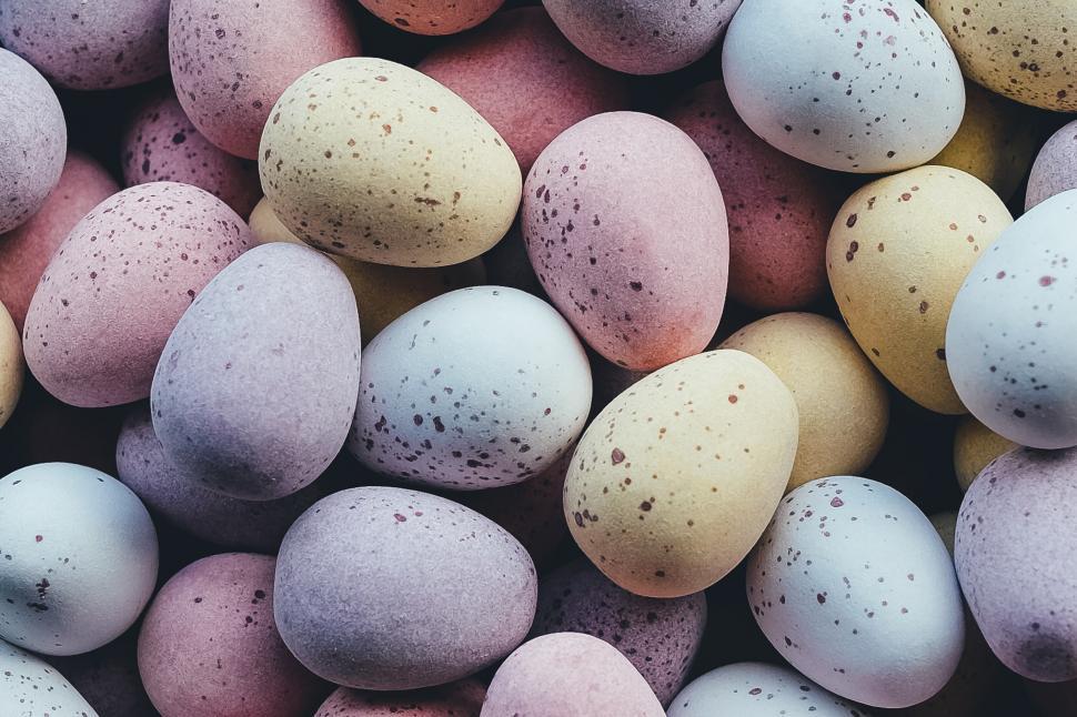 Free Image of A pile of colorful eggs 