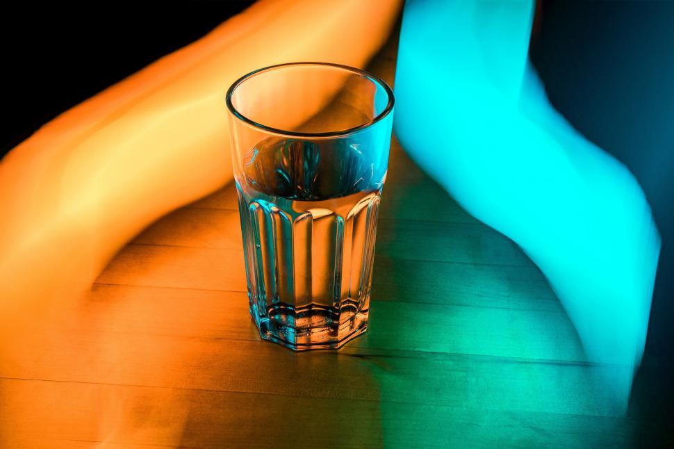 Free Image of A glass of water on a table 