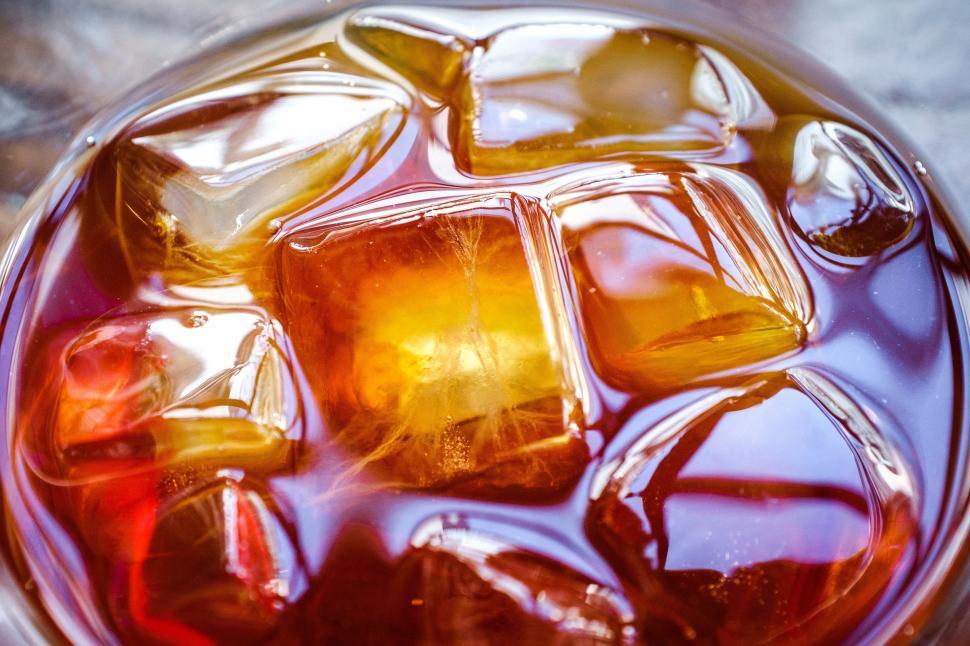 Free Image of A glass of liquid with ice cubes 
