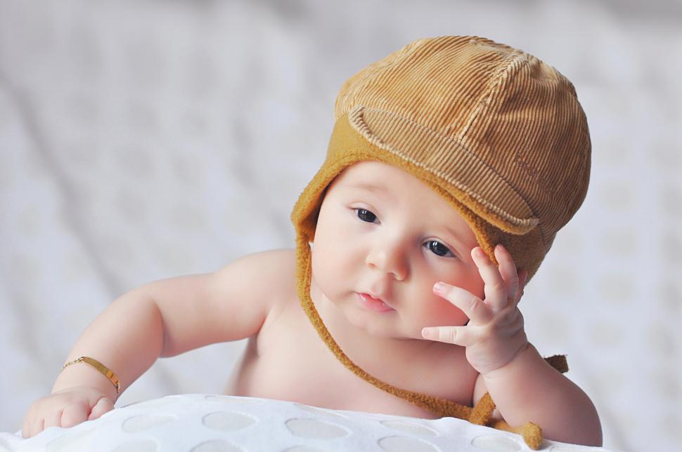 Free Image of A baby wearing a hat 