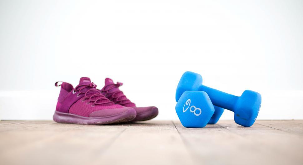 Free Image of A pair of purple shoes and blue dumbbells 