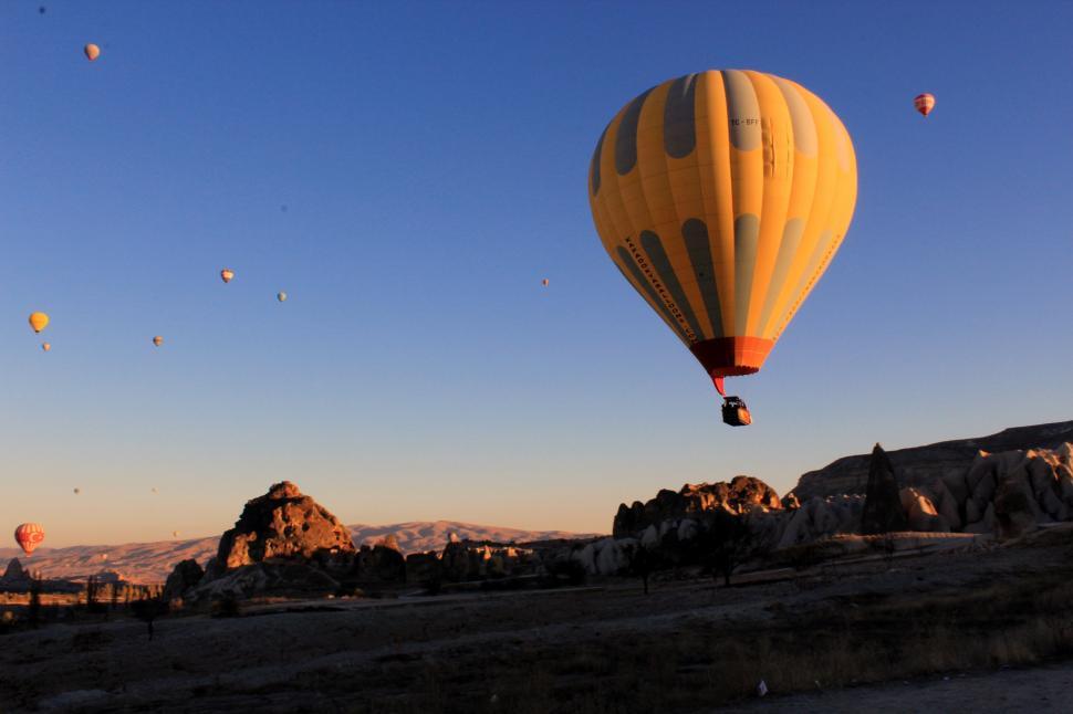Free Image of A blue hot air balloon 