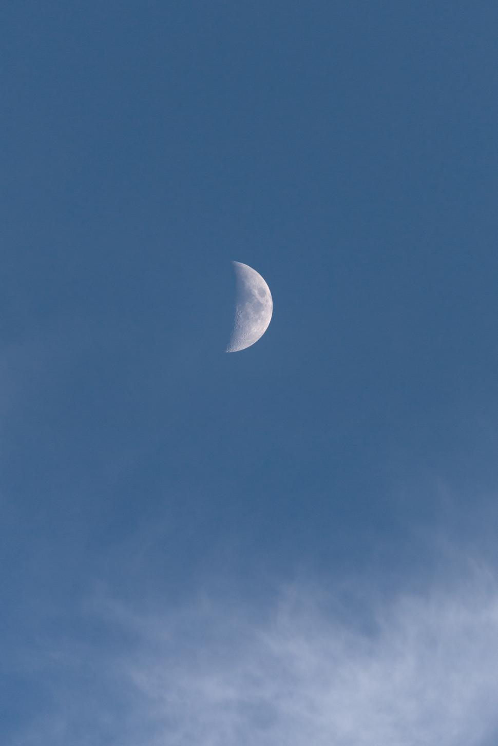 Free Image of A moon in the sky 