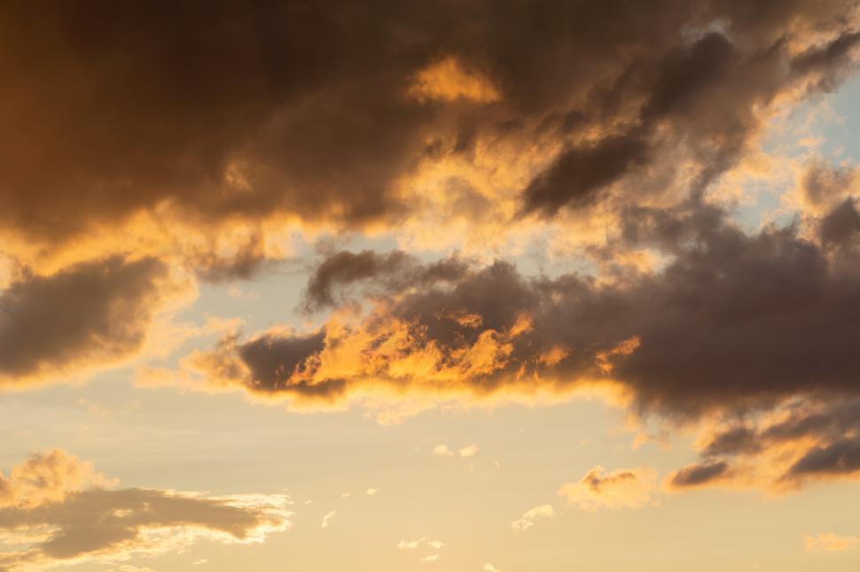 Free Image of A cloudy sky with orange and yellow colors 