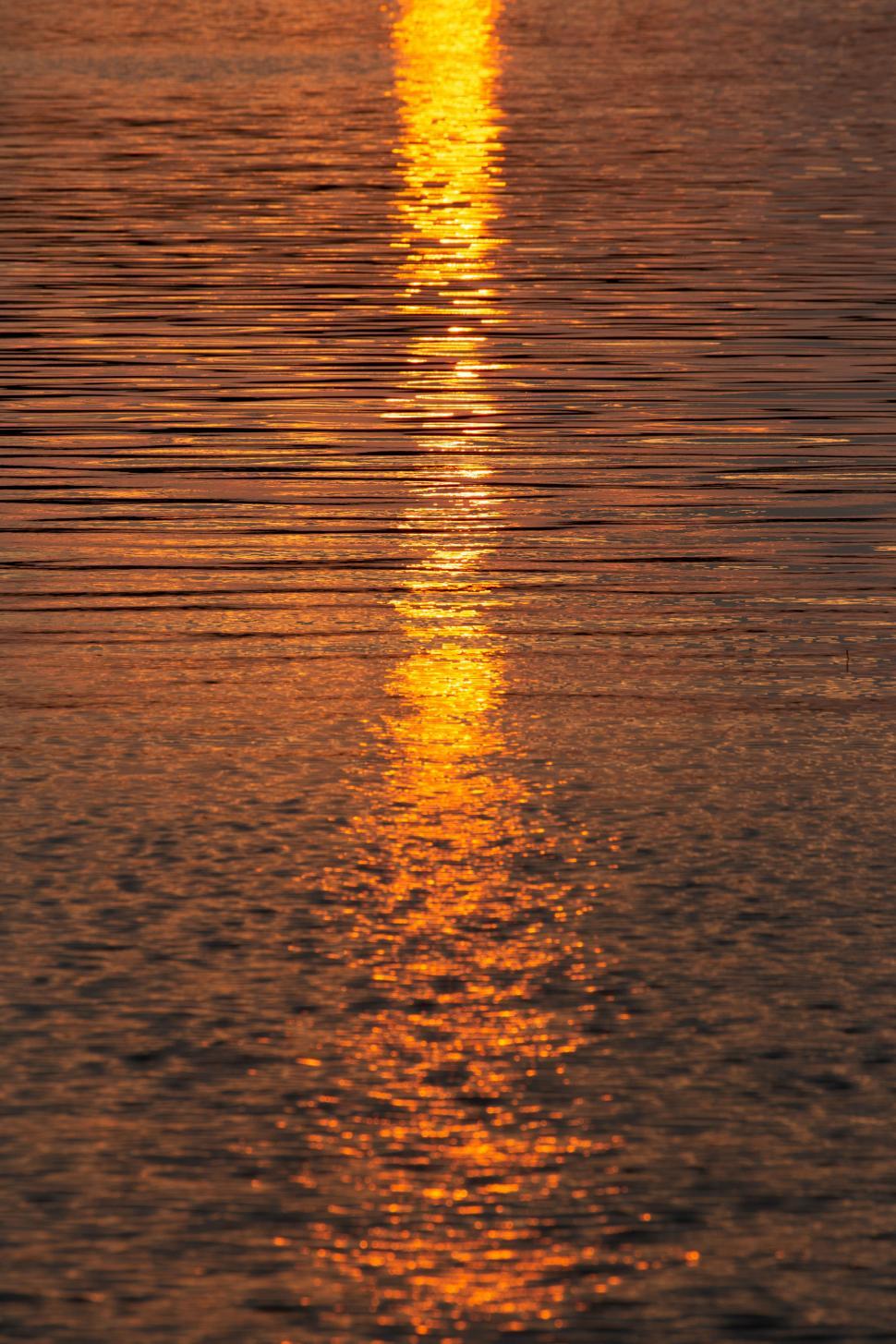 Free Image of A sunset reflecting on the water 