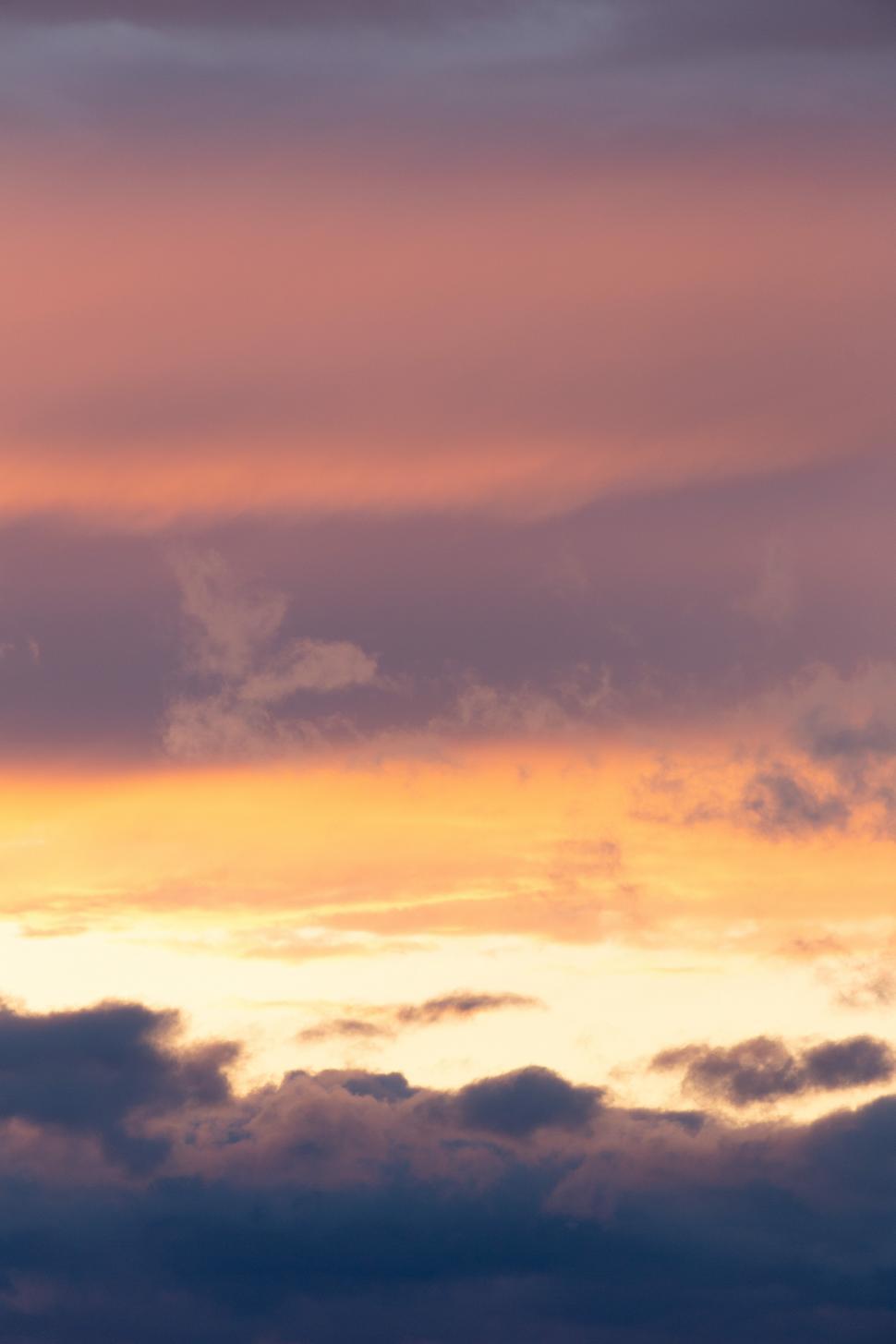 Free Image of A cloudy sky with a yellow and orange sky 