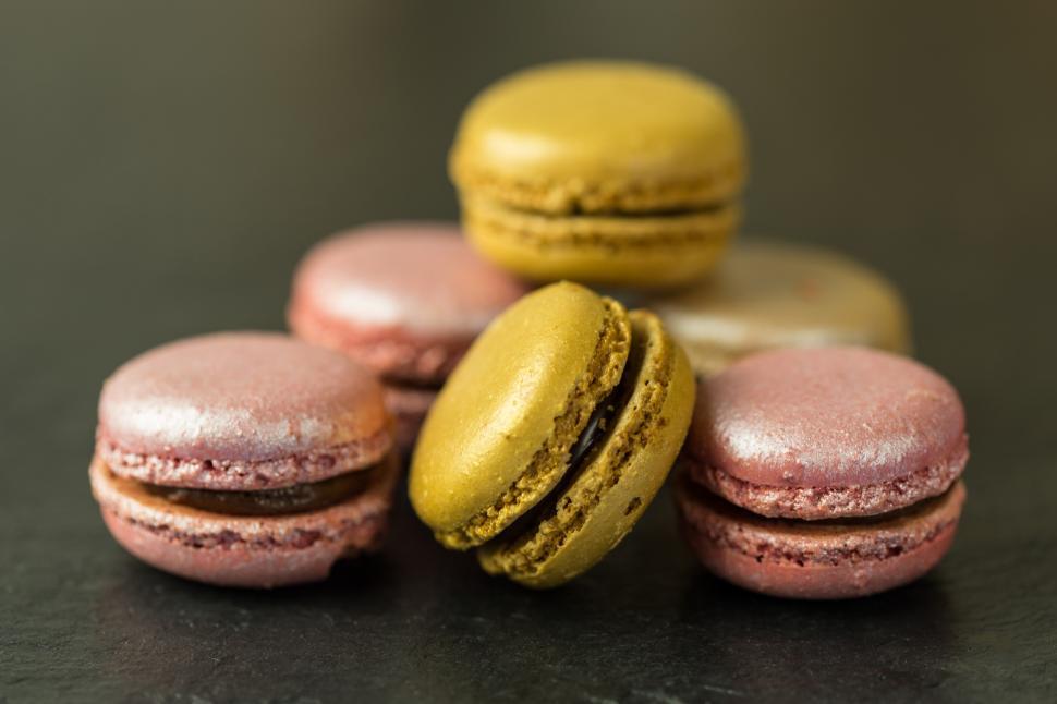 Free Image of A group of colorful macaroons 