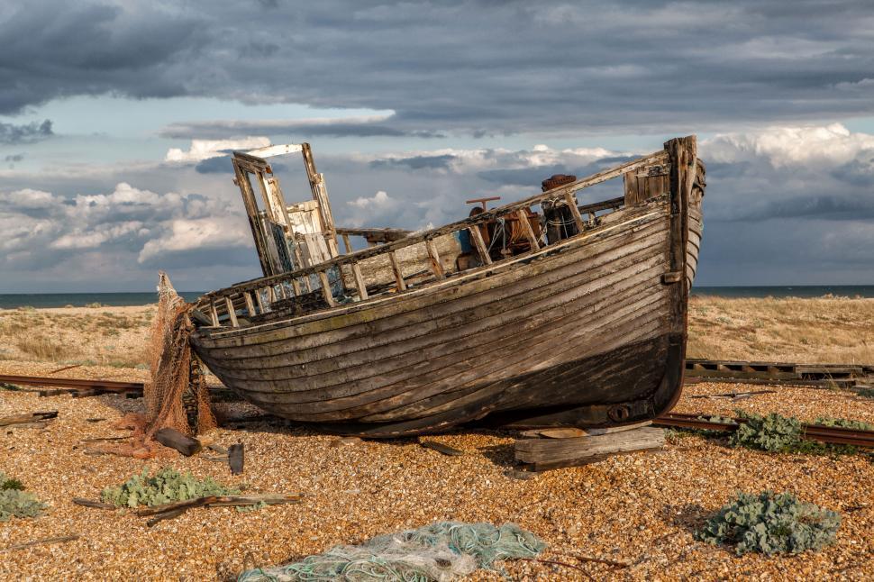 Free Image of A boat on a beach 