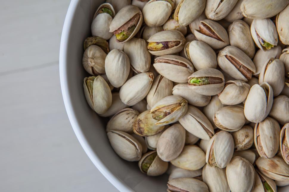 Free Image of A bowl of pistachios 