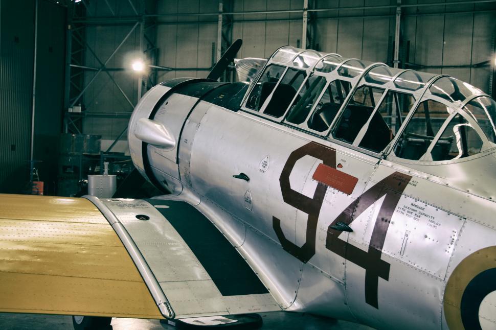 Free Image of An airplane in a hangar 
