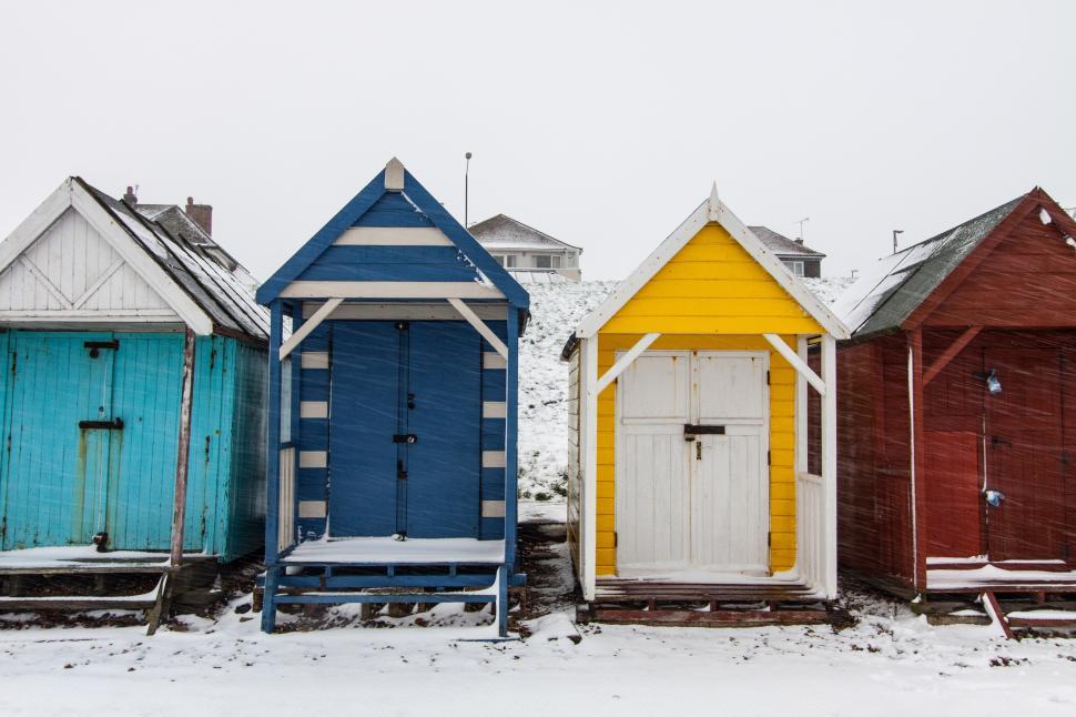 Free Image of A group of colorful buildings in the snow 