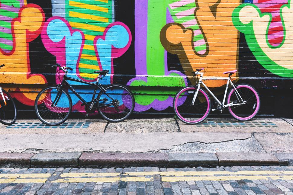 Free Image of Two bicycles parked next to a wall 