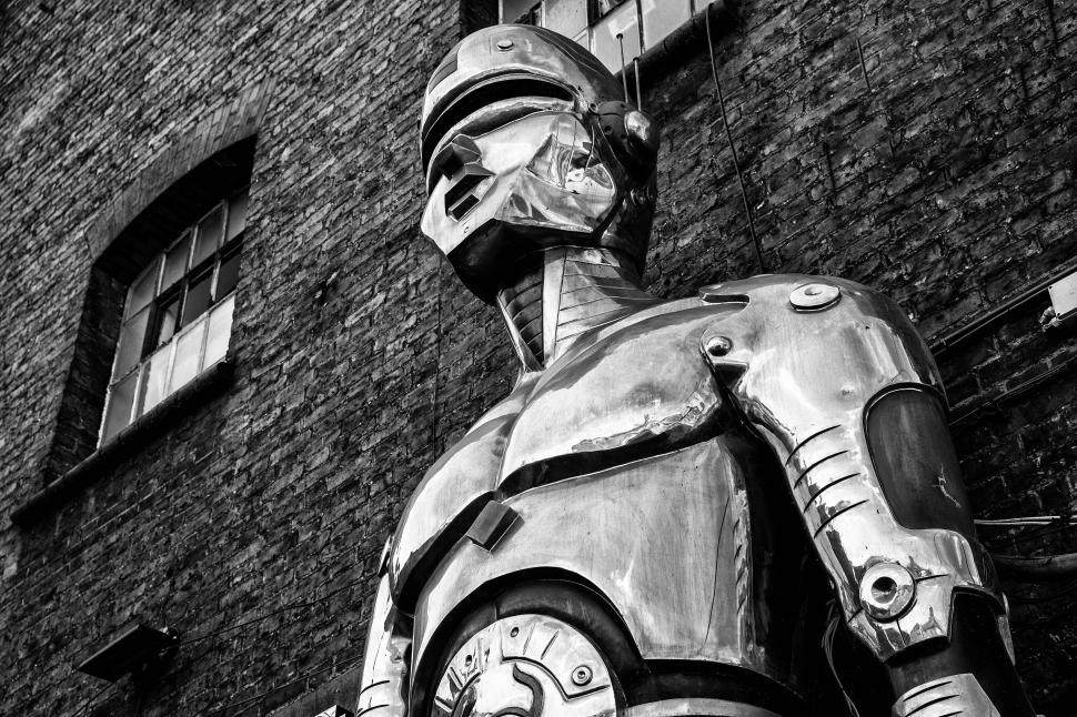 Free Image of A statue of a robot 