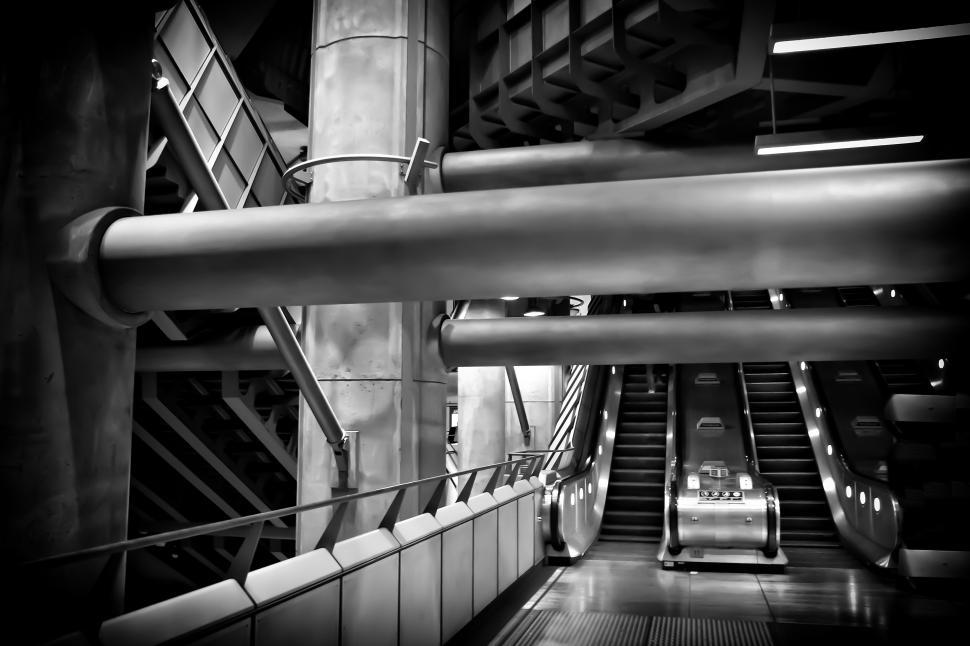 Free Image of A escalator in a building 