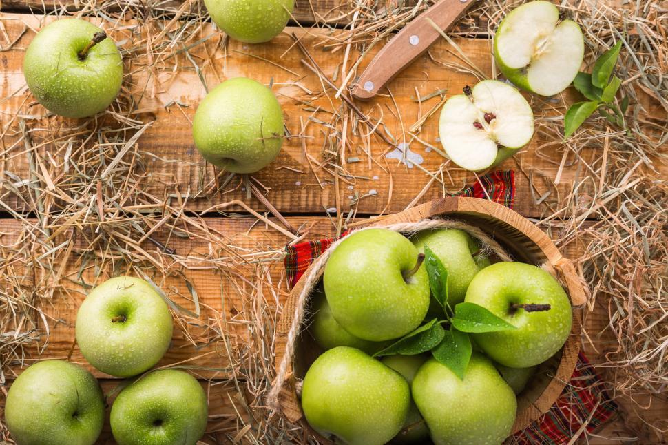 Free Image of A basket of green apples on a table 
