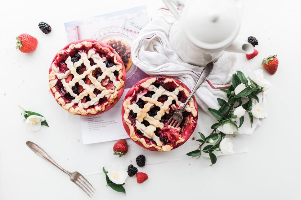 Free Image of Two pies with berries and a teapot and a white teapot 