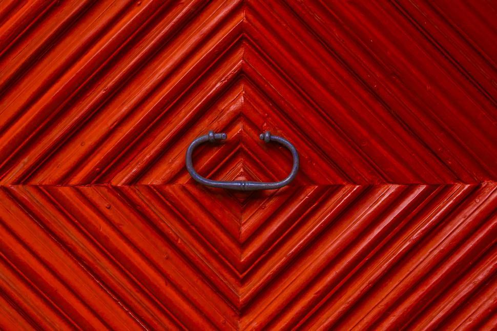 Free Image of A metal handle on a red door 