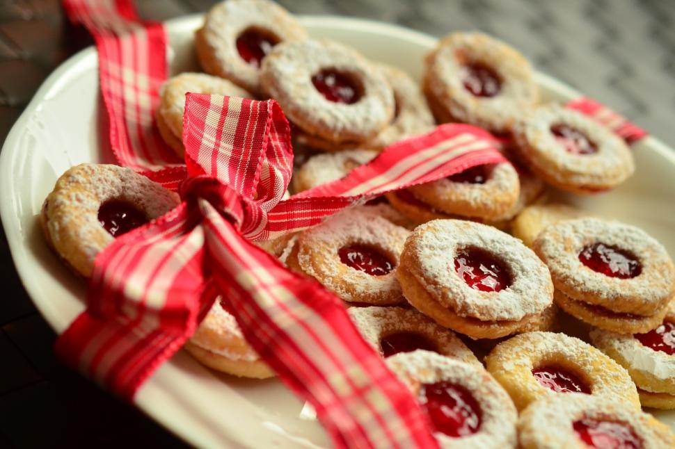 Free Image of A plate of cookies with a red ribbon 