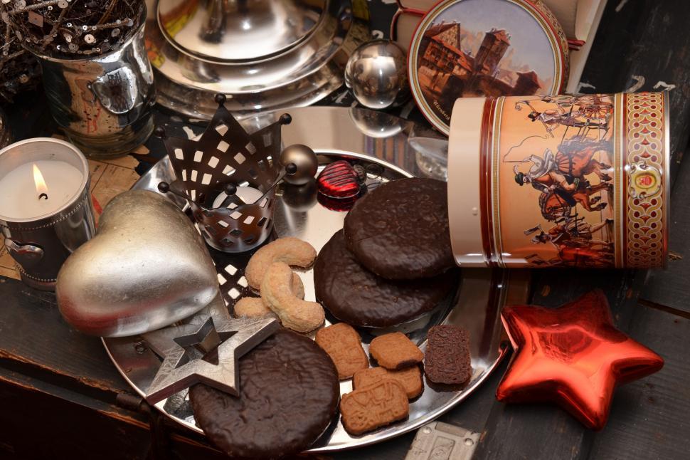 Free Image of A plate of cookies and other objects 