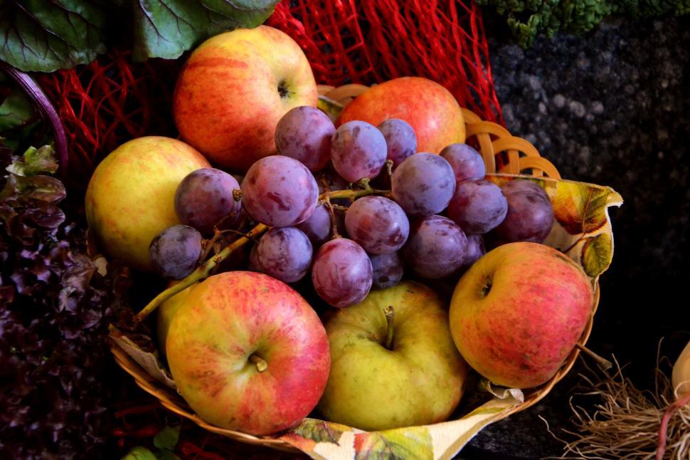 Free Image of A basket of fruit 