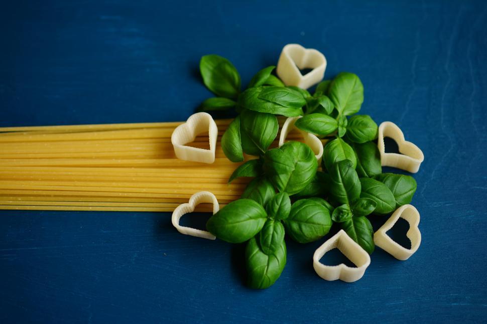 Free Image of Spaghetti Pasta & Basil Free Stock Photo 