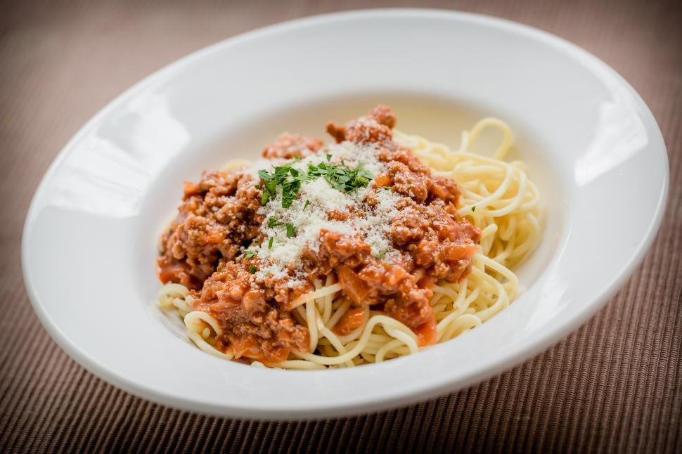 Free Image of A plate of spaghetti with sauce and cheese 