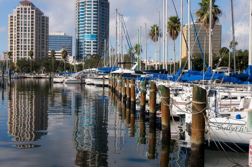 Free Image of Busy Marina With Boats and Tall Buildings 