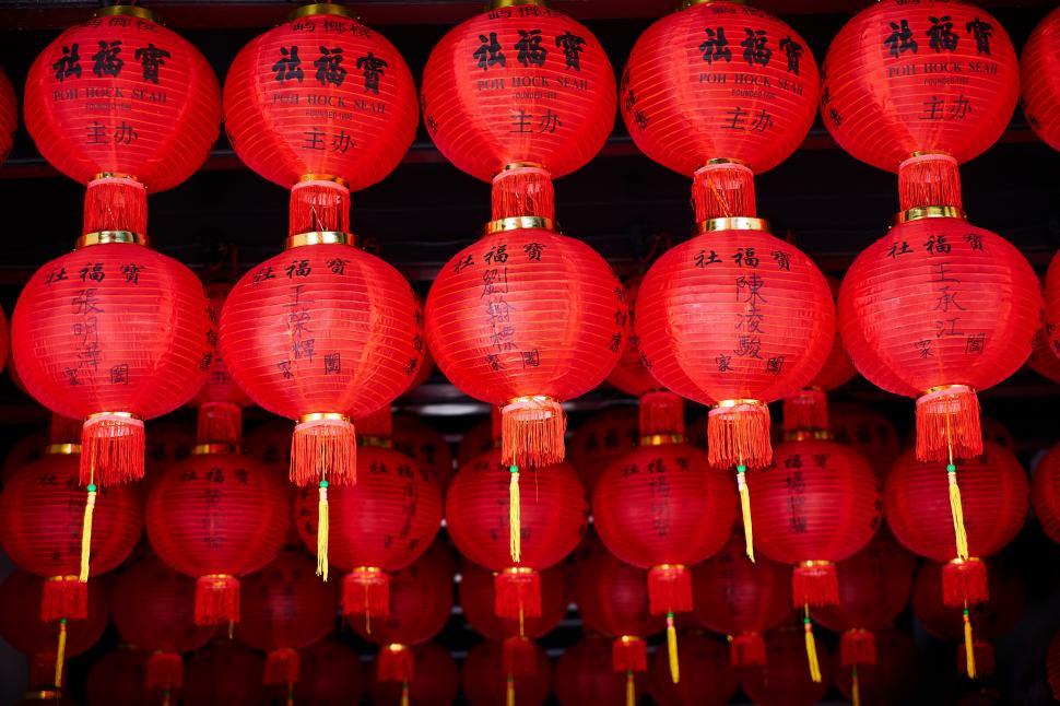 Free Image of A group of red lanterns 