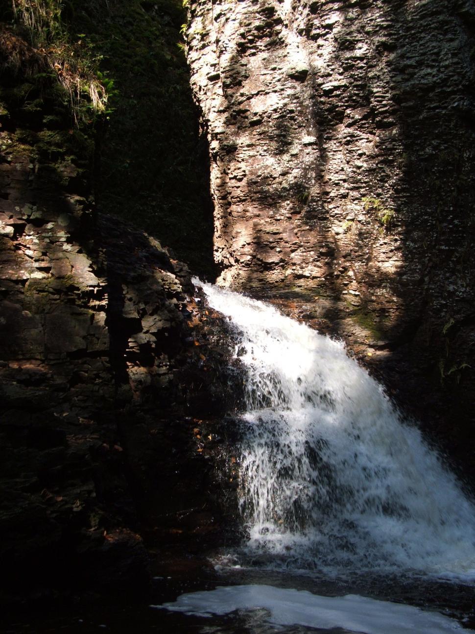 Free Image of North Shore waterfalls 