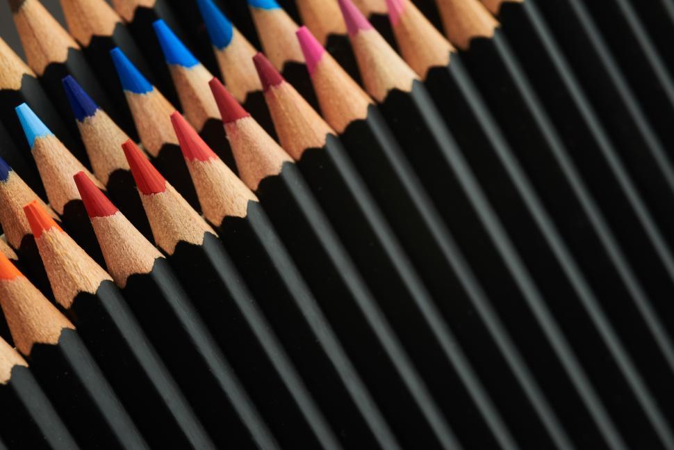 Free Image of A group of colored pencils in rows 