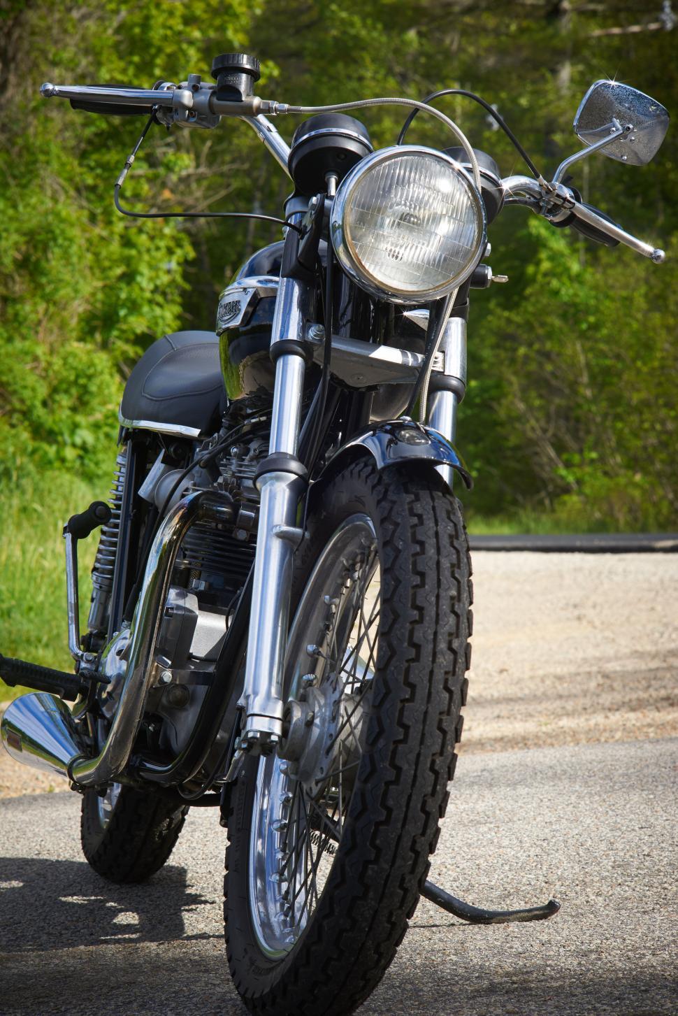 Free Image of A motorcycle parked on a road 