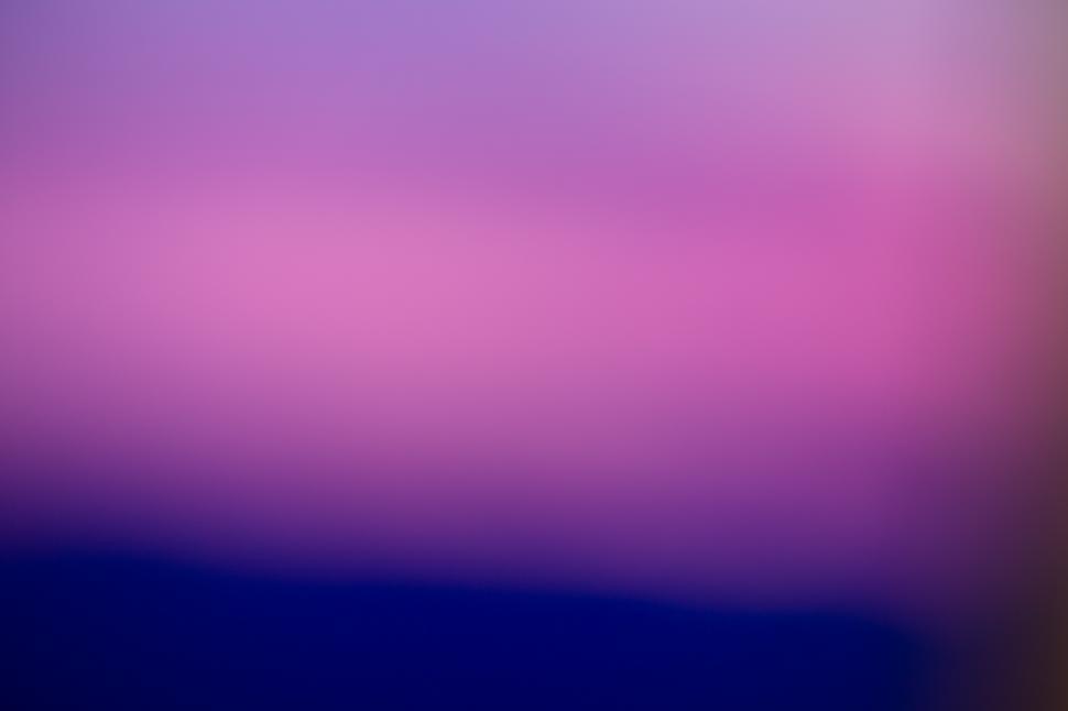 Free Image of A purple and blue sky 