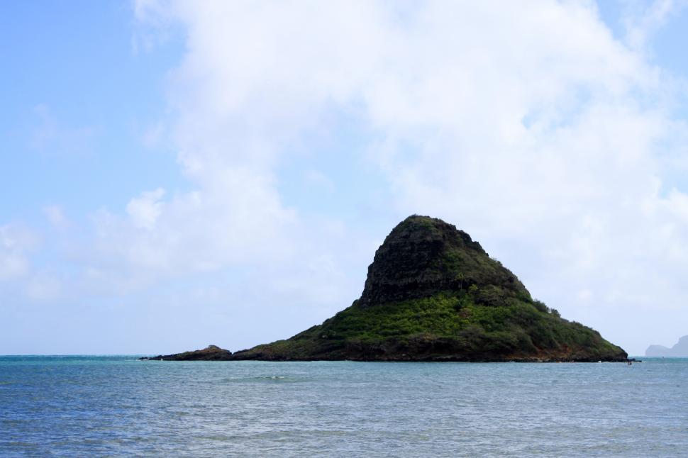 Free Image of Mokolii Rock from Kualoa Point, Oahu, Hawaii 