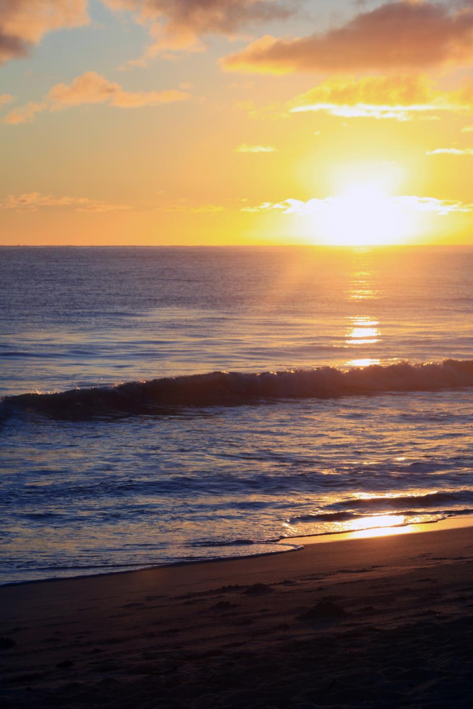 Free Image of A sunset over a Hawaiian beach 