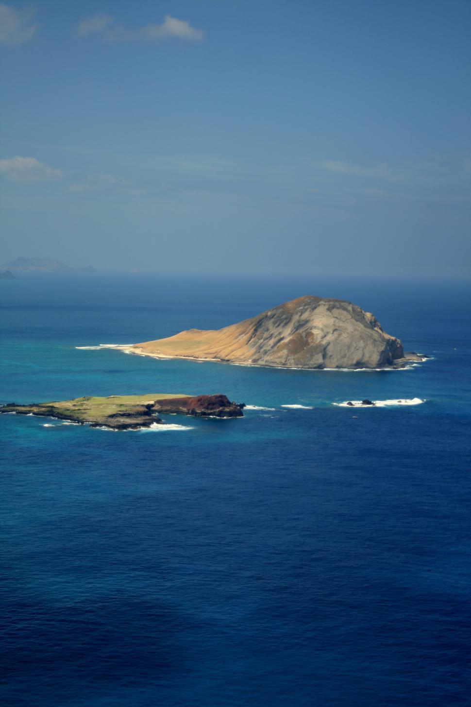 Free Image of An island in the ocean near Hawaii 
