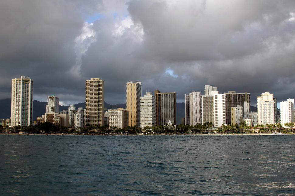 Free Image of A city skyline in Hawaii 