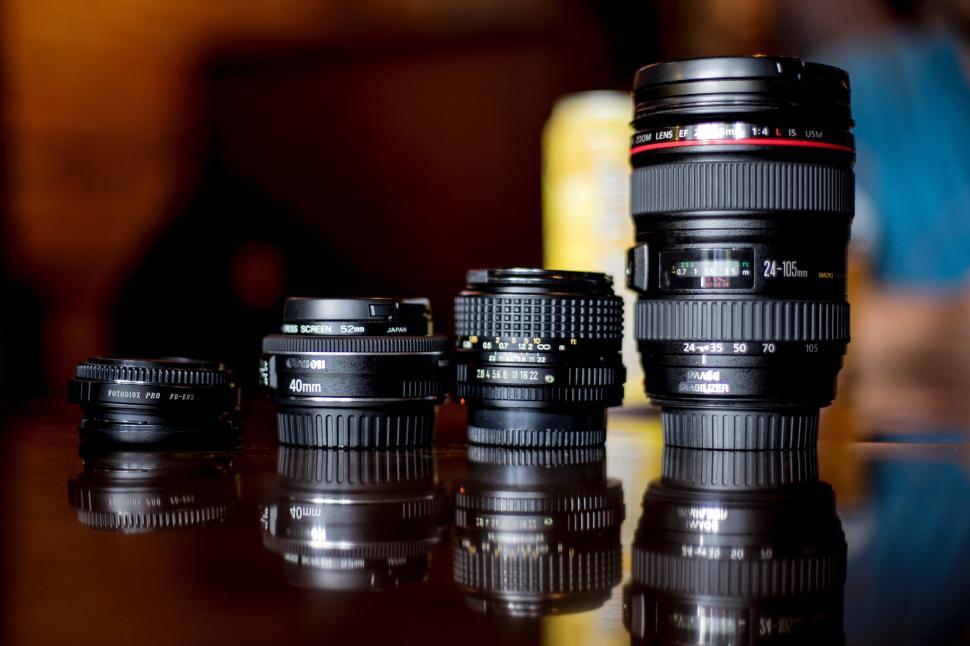 Free Image of A group of camera lenses on a table 
