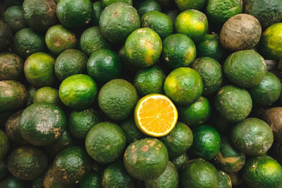 Free Image of A pile of green fruit 