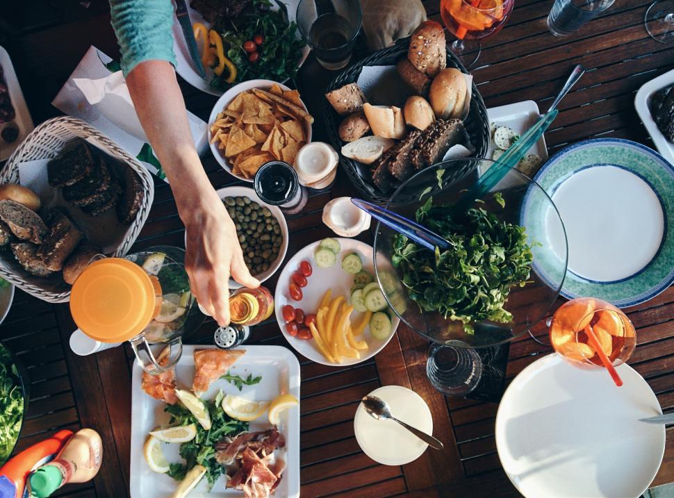 Free Image of A table with food and drinks 