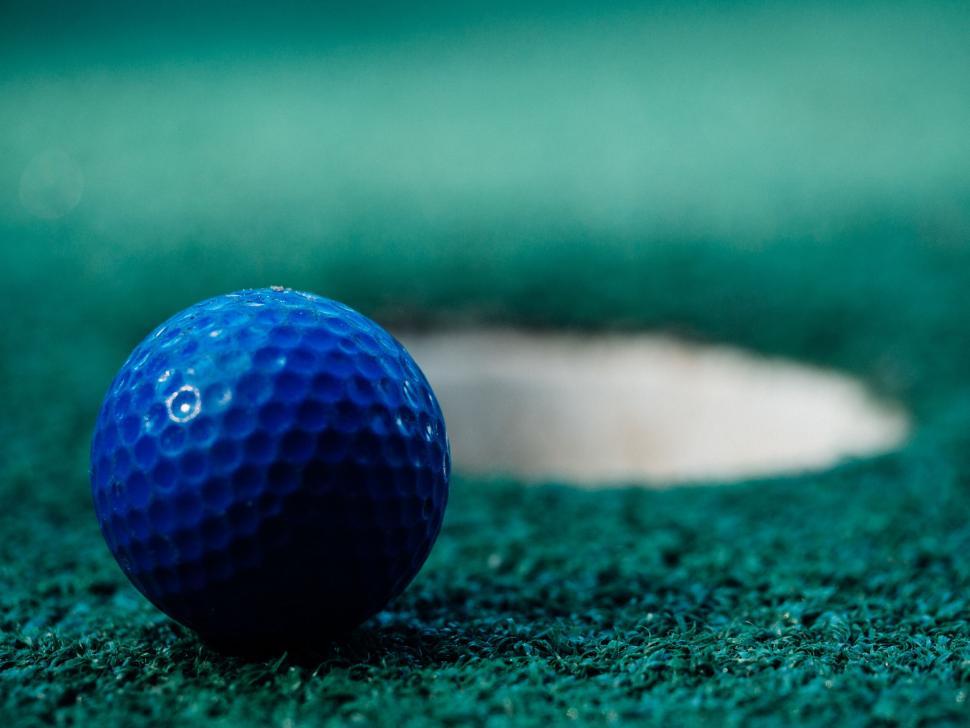 Free Image of A blue golf ball on the ground 