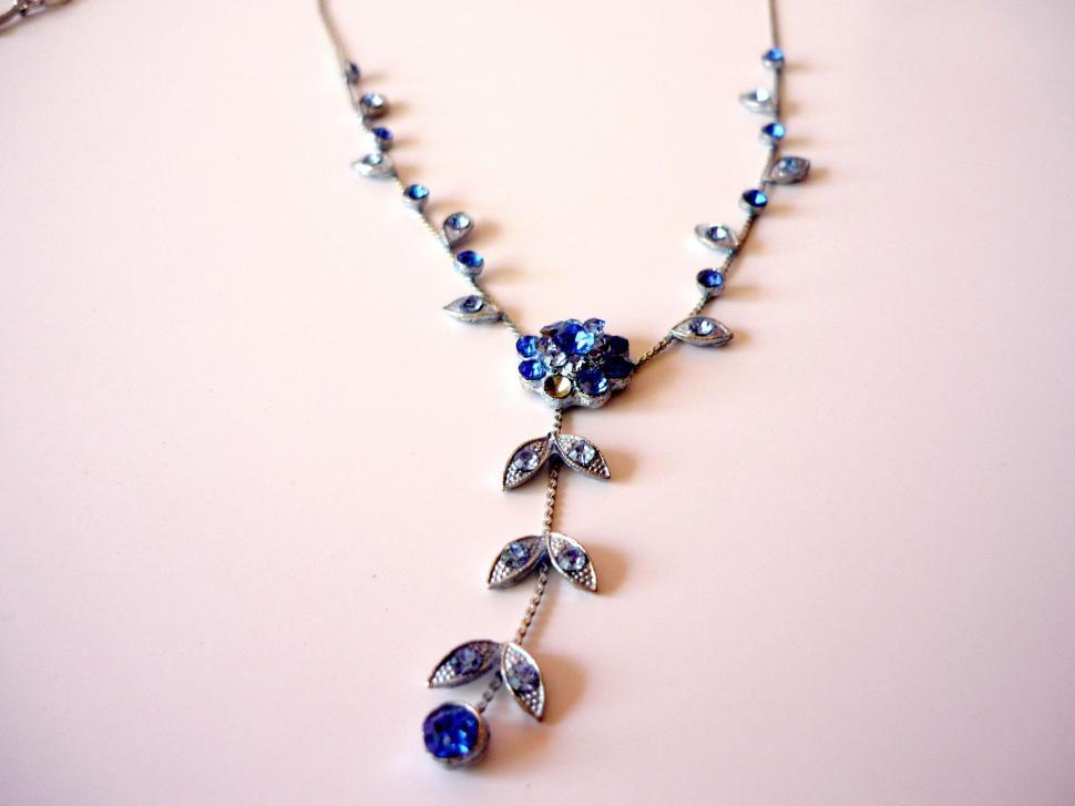 Free Image of Blue Bead Necklace With Silver Chain 