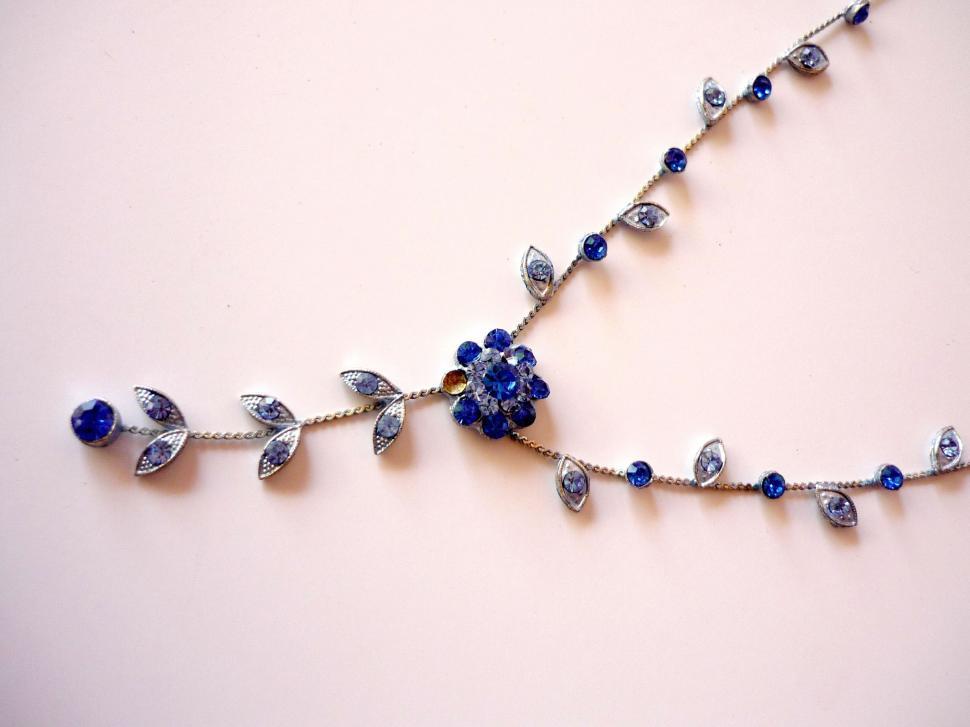 Free Image of Blue Necklace 