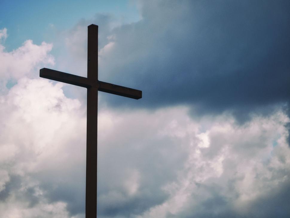 Free Image of A cross on a pole 