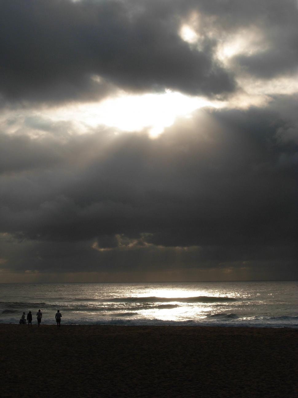 Free Image of Stormy Beach 