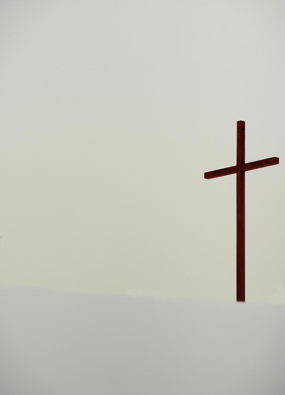 Free Image of A cross on a snowy hill 
