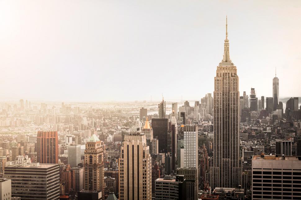 Free Image of A city skyline with tall buildings 