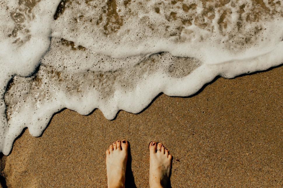 Free Image of Feet on the beach 